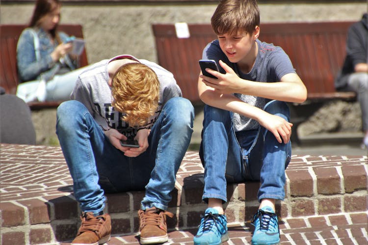 children technology cell phones