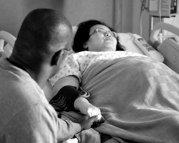 dad in the delivery room with pregnant mom