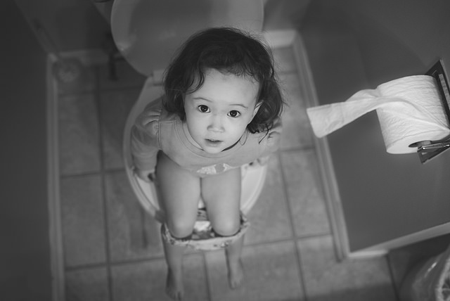 girl on potty training